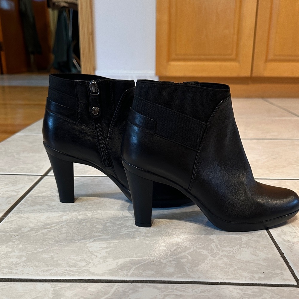 Geox Elegant Black Ankle Boots